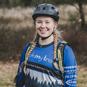 Rock my Trail Bikeschule Fahrtechnik Trainer_ Samira Faulke