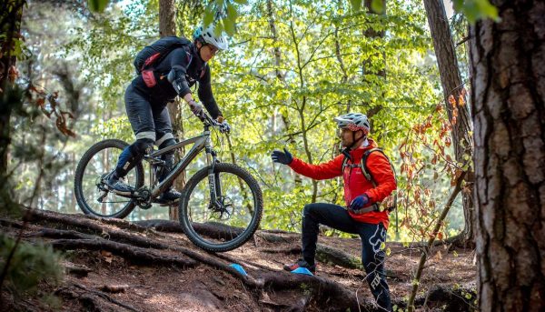 Gutschein für MTB Fortgeschritten Kurs - Rock my Trail Fahrtechnik Bikeschule