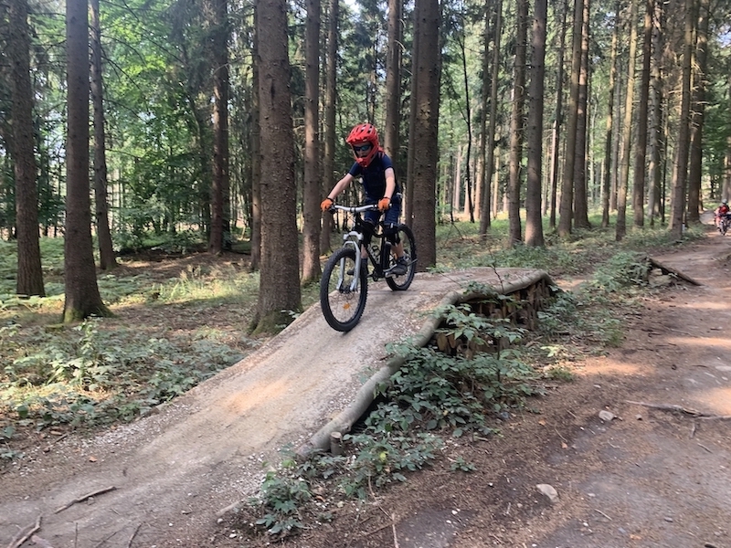 Mountainbike Kinder Kurs in Pforzheim - 8-12 Jahre Kids - Rock my Trail Fahrtechnik Bikeschule