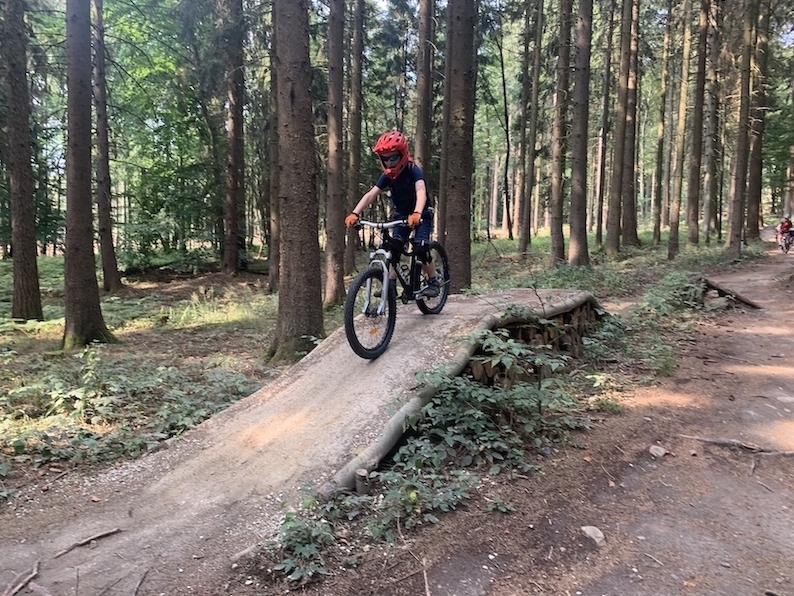 Mountainbike Kinder Kurs in Sasbachwalden - 8-12 Jahre Kids - Rock my Trail Fahrtechnik Bikeschule