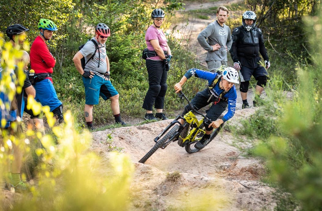MTB Fahrtechnik Kurs Fortgeschrittene in Weiskirchen | Hochwald - Mountainbike Fortgeschritten - Rock my Trail Bikeschule