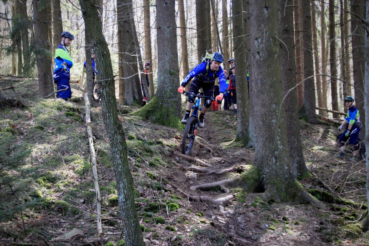 MTB Enduro Fahrtechnik Kurs in Oberursel | Taunus | FFM - Fahrtechnik Training Rock my Trail Bikeschule