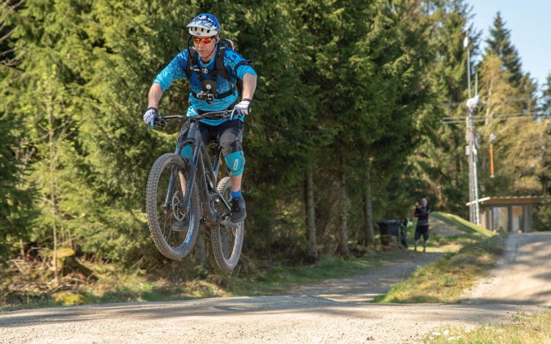 MTB Sprung und Drop Kurs in Olpe - Fahrtechnik Training Rock my Trail Bikeschule