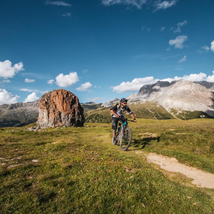 TransAlp-mit-vielen-Trails-Big-Mountain-AlpenCross-Rock-my-Trail-Bikeschule-1